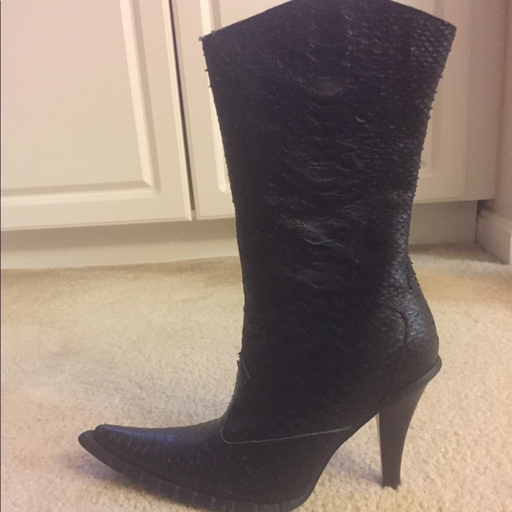 Black cowgirl boots
